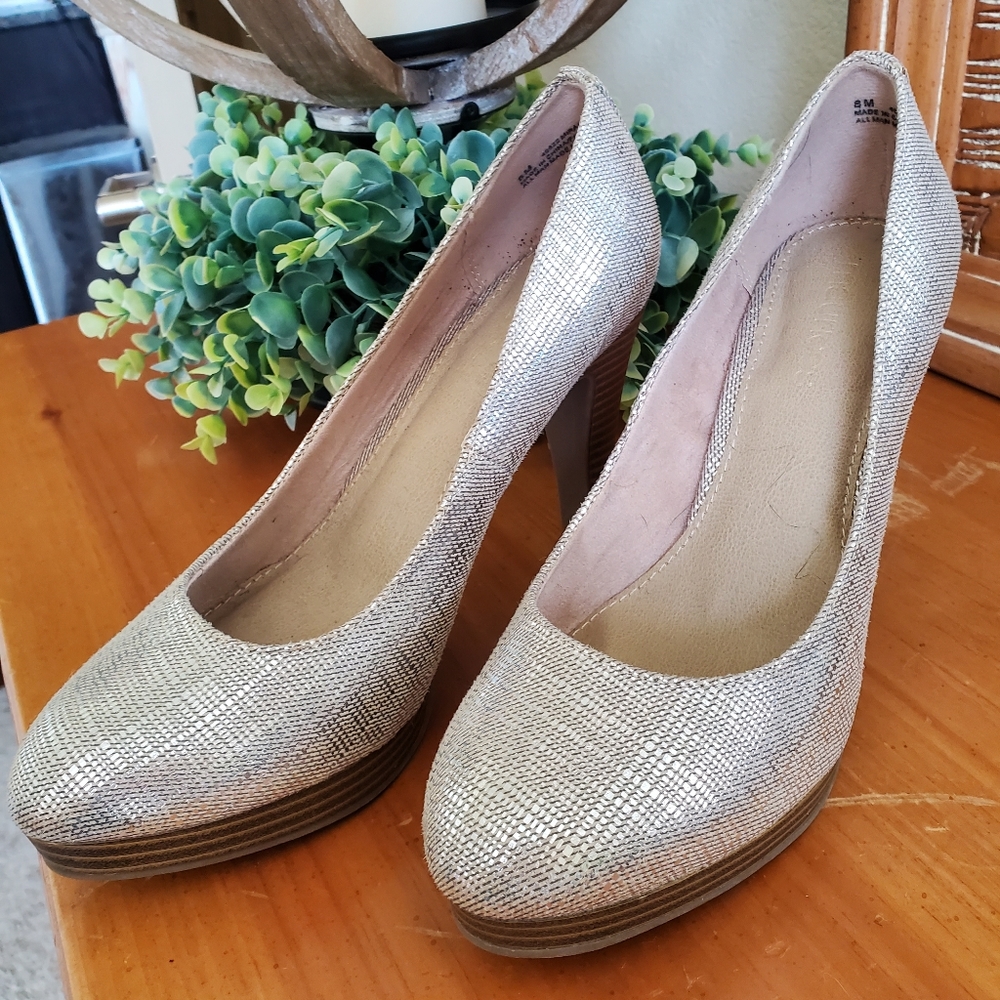 Super classy silver/metallic Maurice's heels